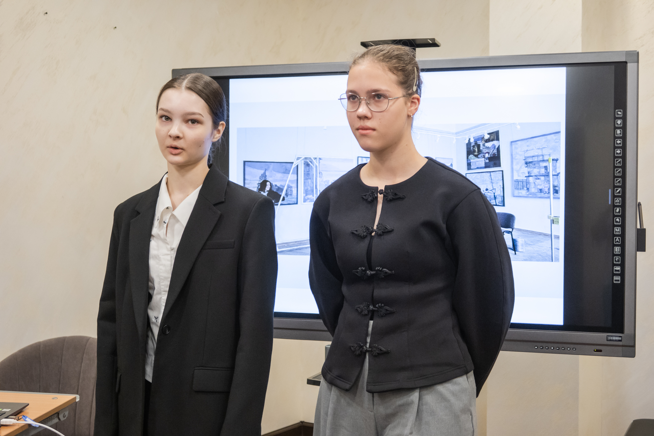 Выставка «Мастерская. Диалог поколений» открылась в Институте культурных программ 5
