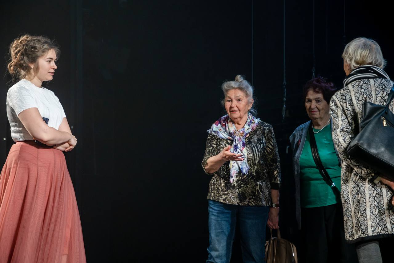 Хор ветеранов «Жители Блокадного Ленинграда» узнал о жизни театра изнутри 4