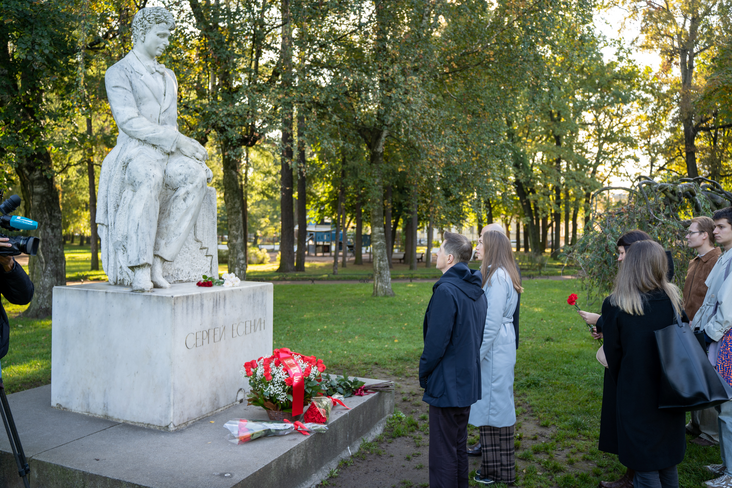 Петербург почтил память Сергея Есенина5