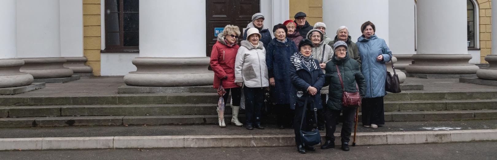 Киностудия «Ленфильм» провела экскурсию для блокадников 