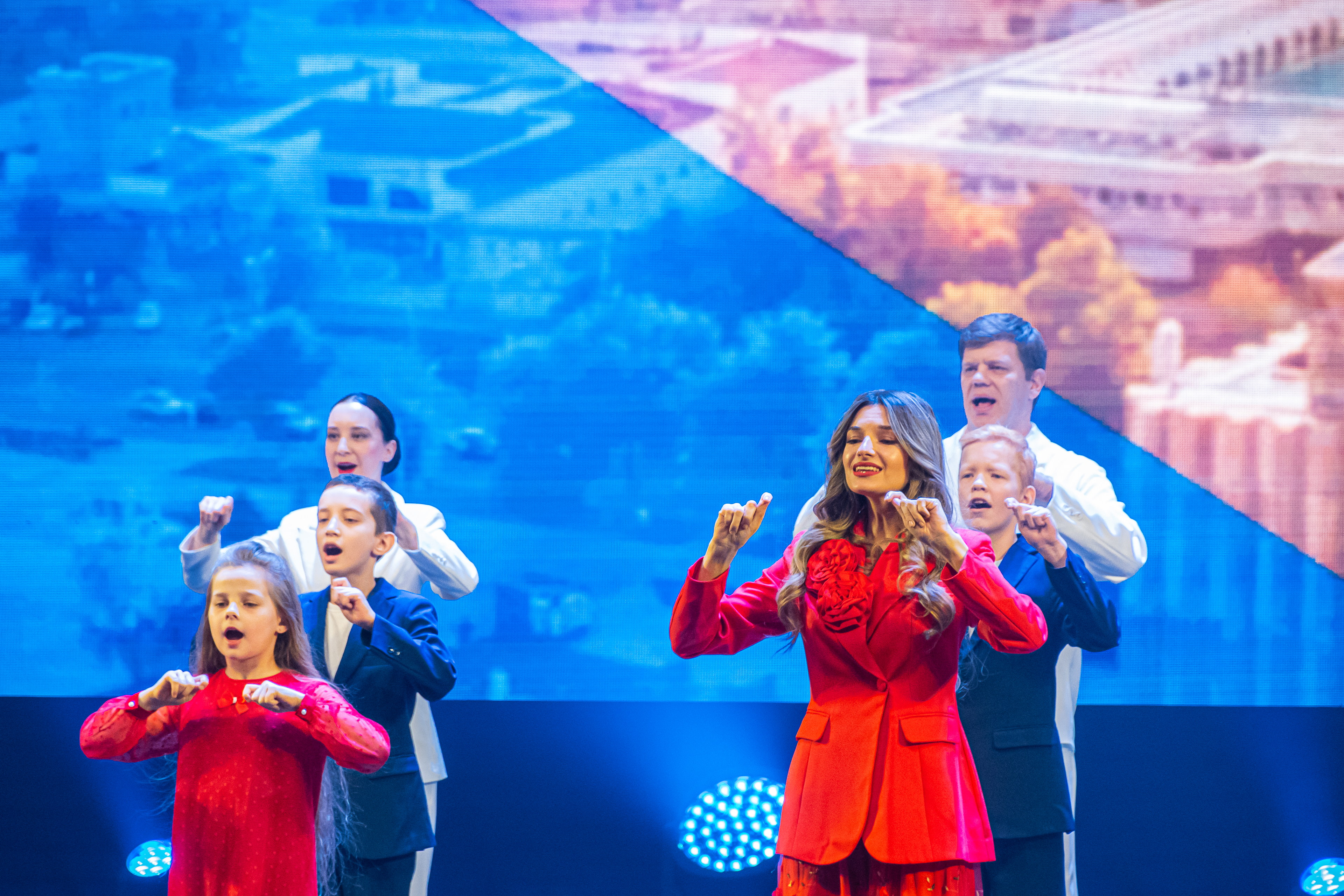 В БКЗ «Октябрьский» отметили 100-летие Всероссийского общества глухих9