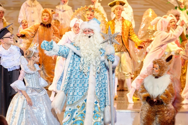 В БКЗ «Октябрьский» Деды Морозы опять спасут Новый год