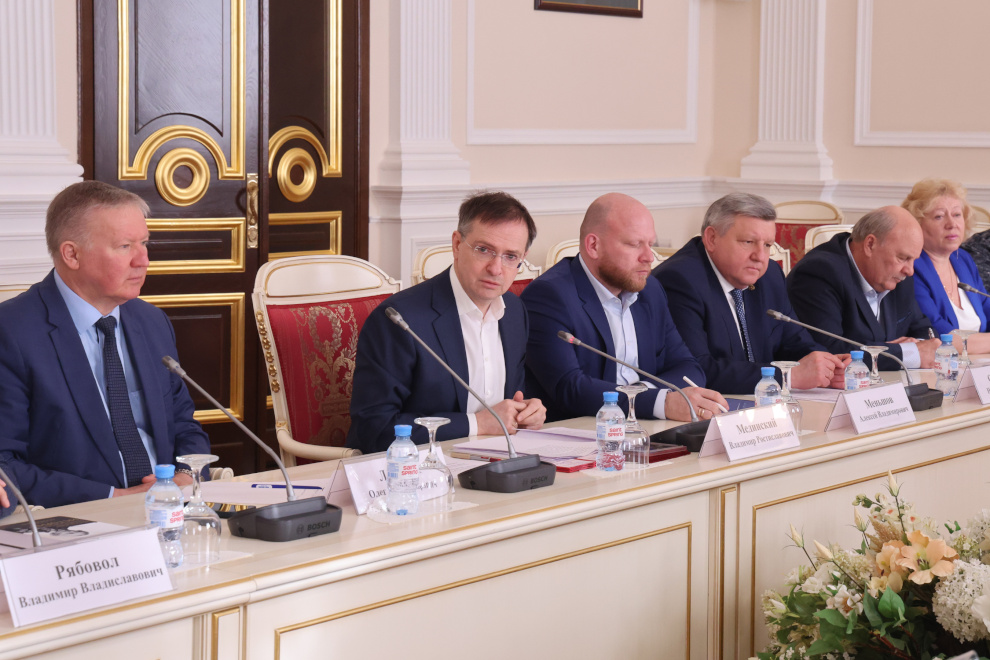 Петербургские писательские организации объединили в составе Союза писателей России