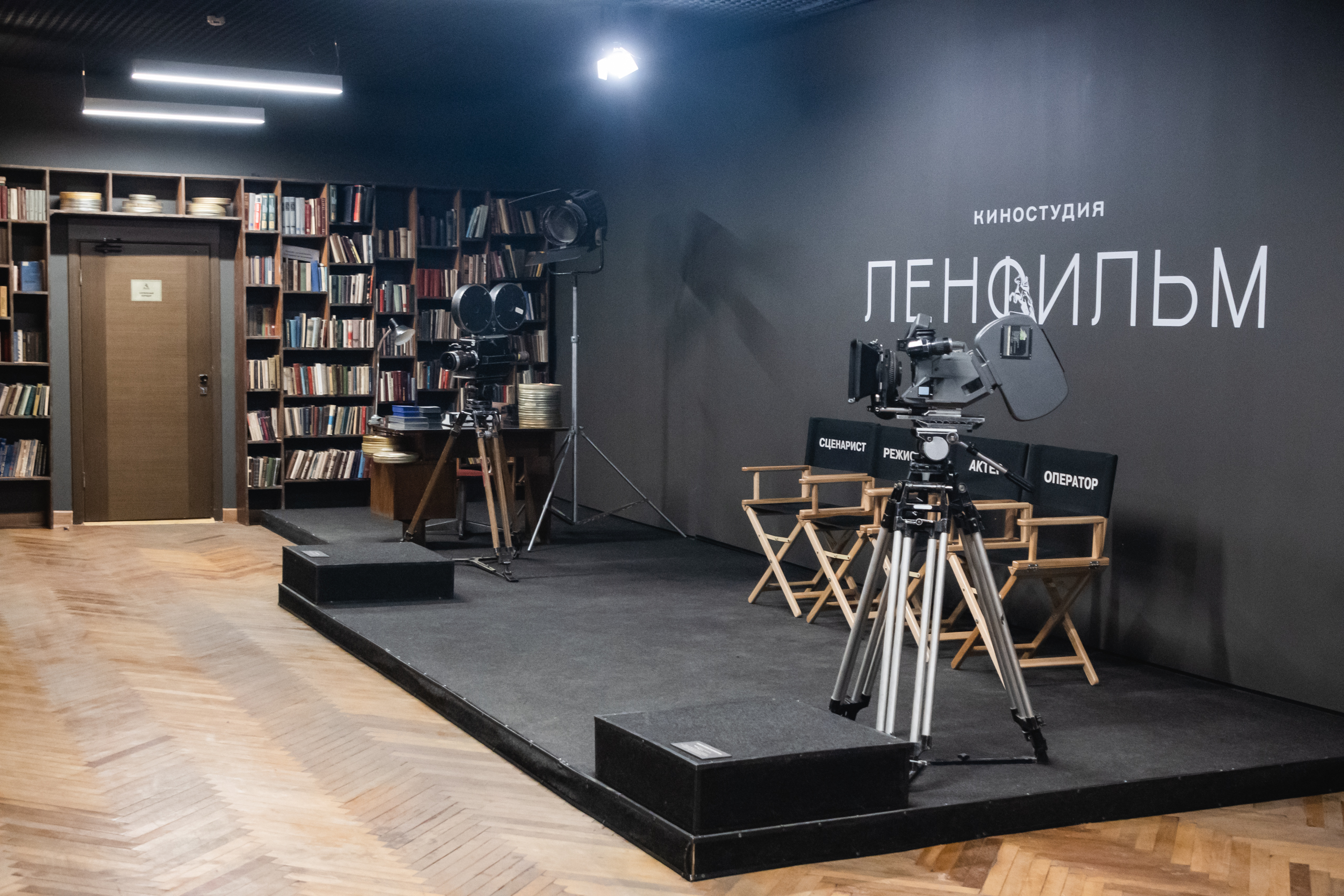 Киностудия «Ленфильм» провела экскурсию для блокадников 22