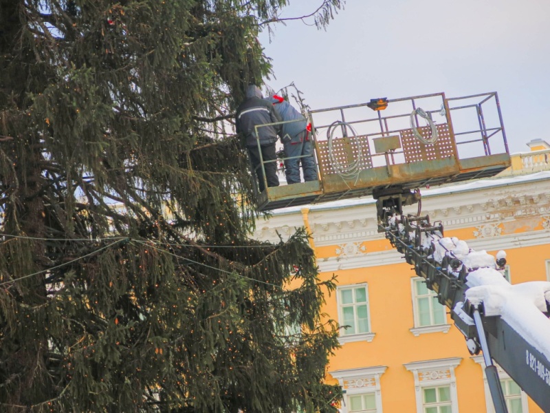 К Новому году и Рождеству в городе подготовили более 300 праздничных мероприятий