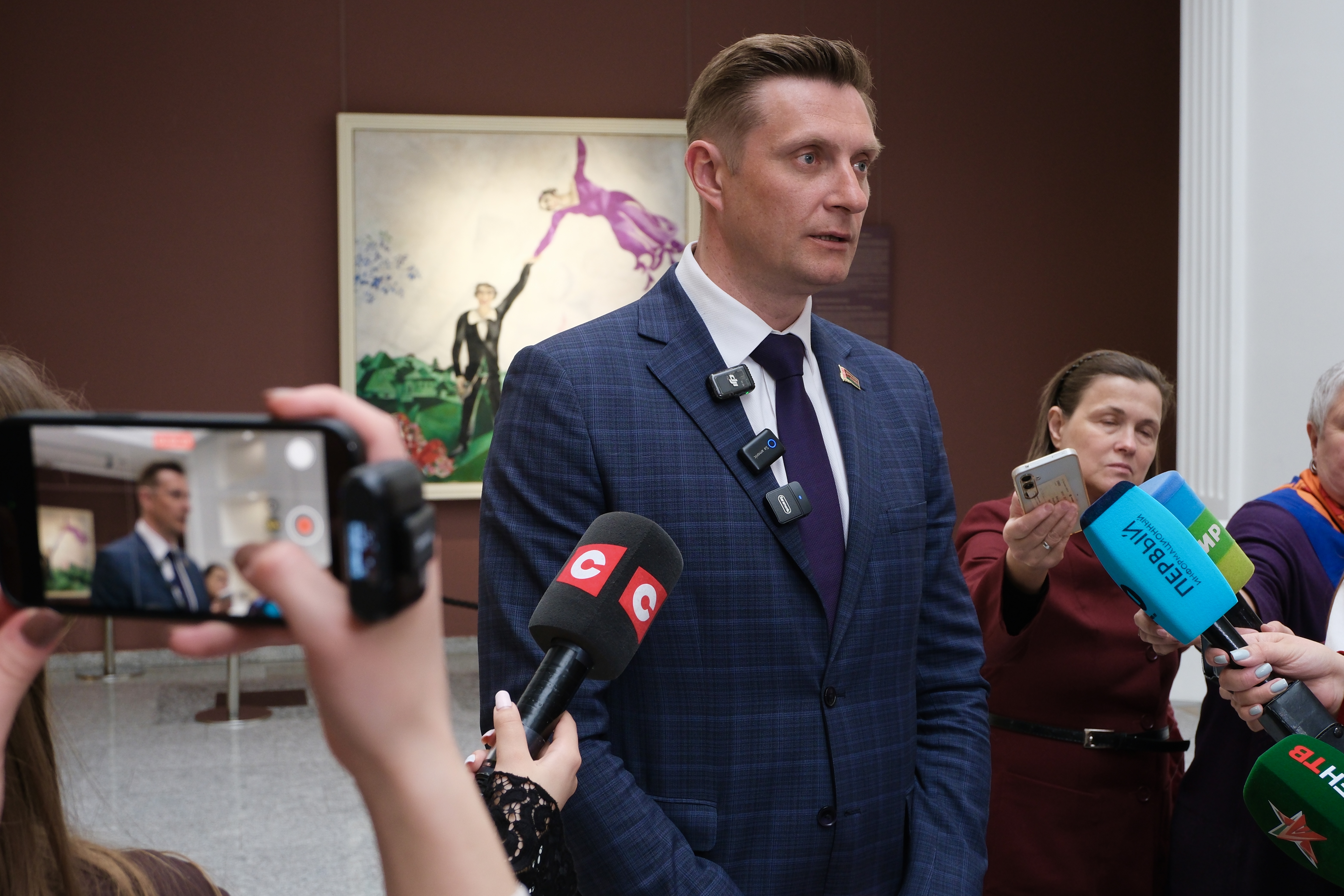  Русский музей впервые показывает «Прогулку»  Шагала на родине художника2