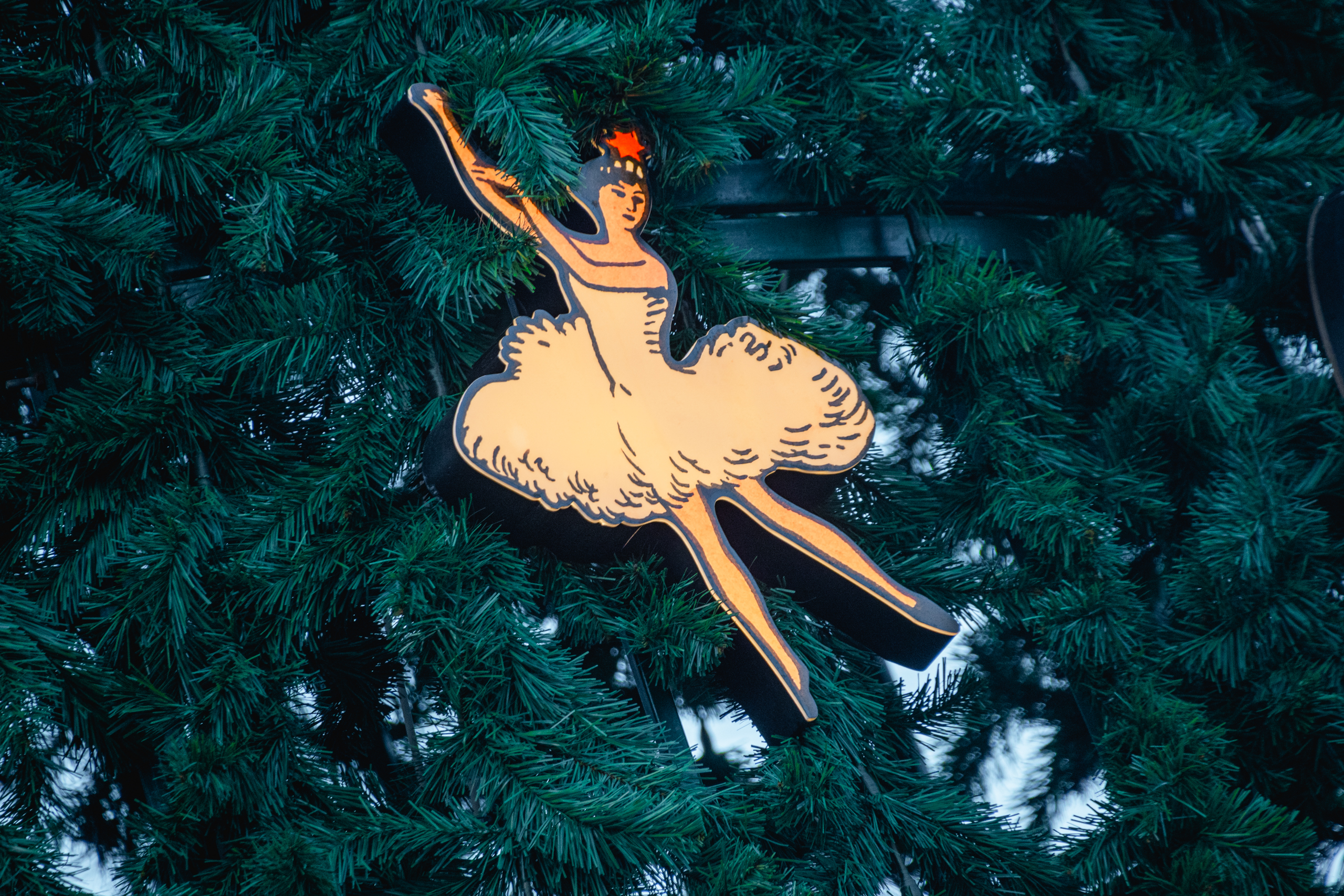 У «Манежа» можно полюбоваться елкой Бенуа4