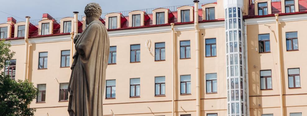 Обложка: Капитальный ремонт архитектурного ансамбля на Невском близится к завершению 