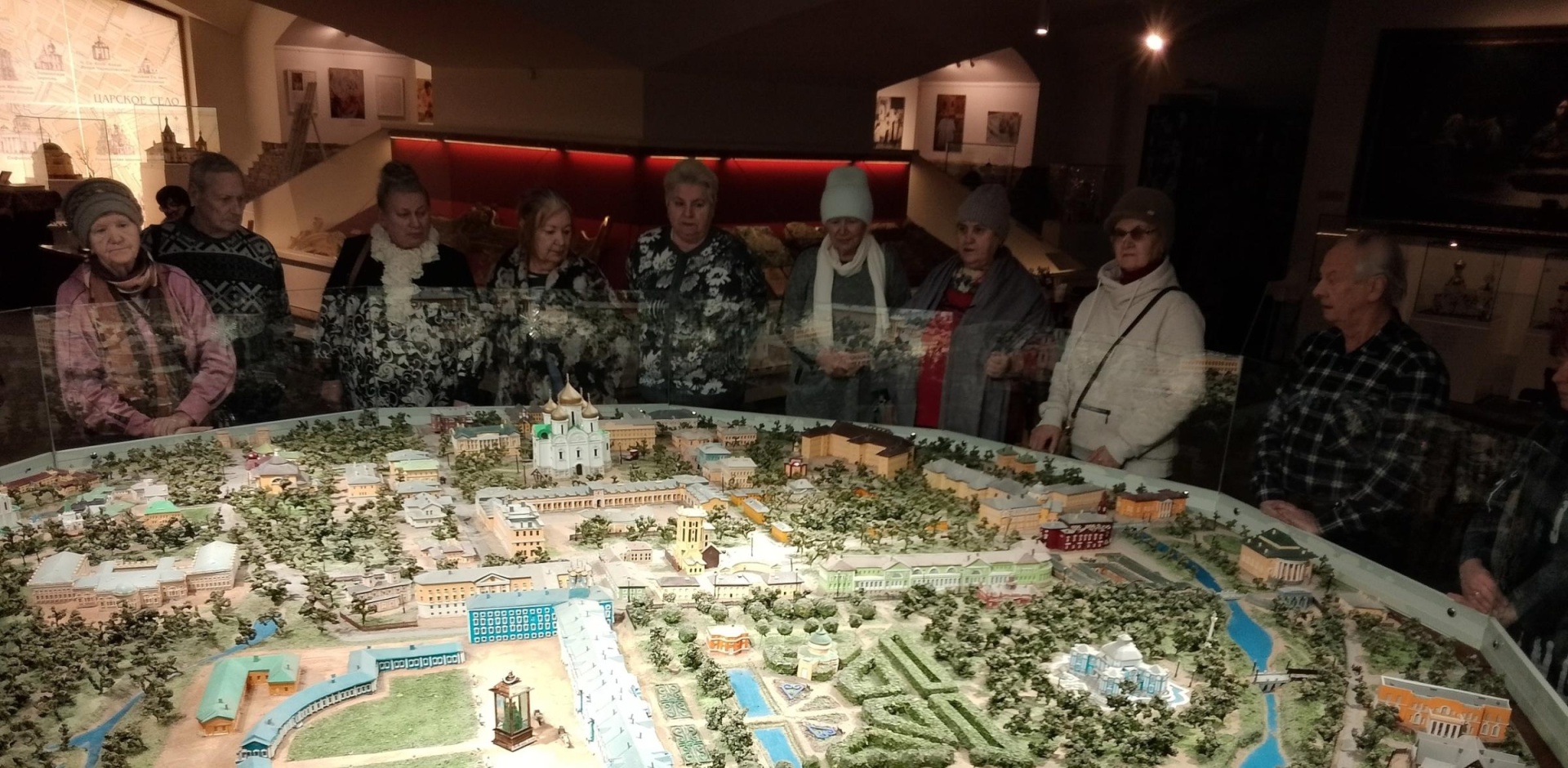 Центр соцобслуживания Фрунзенского района организовал познавательную экскурсию в Царское Село