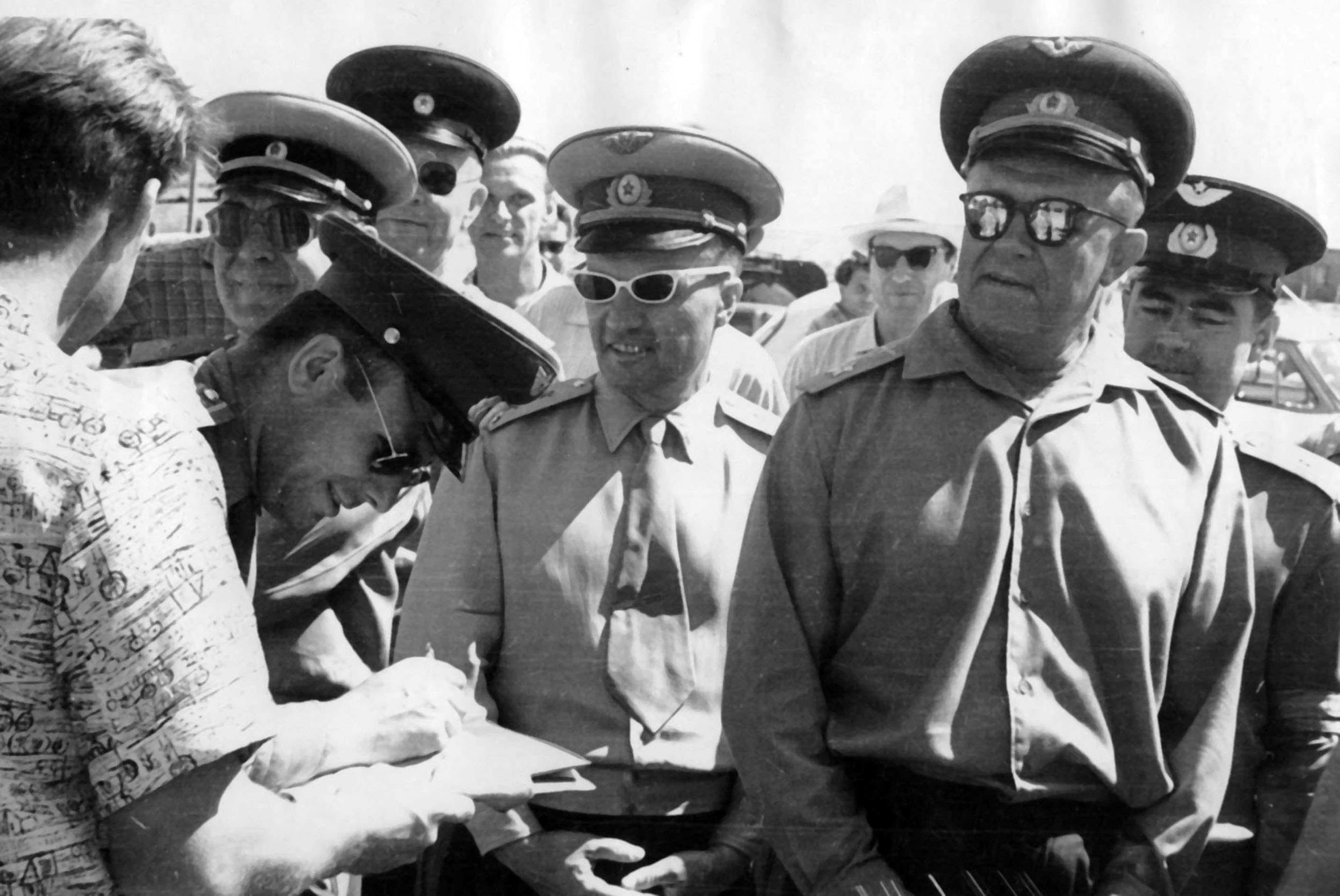 В Музее артиллерии презентуют неофициальные фотоснимки космонавтов и картину Петра Кривоногова 5