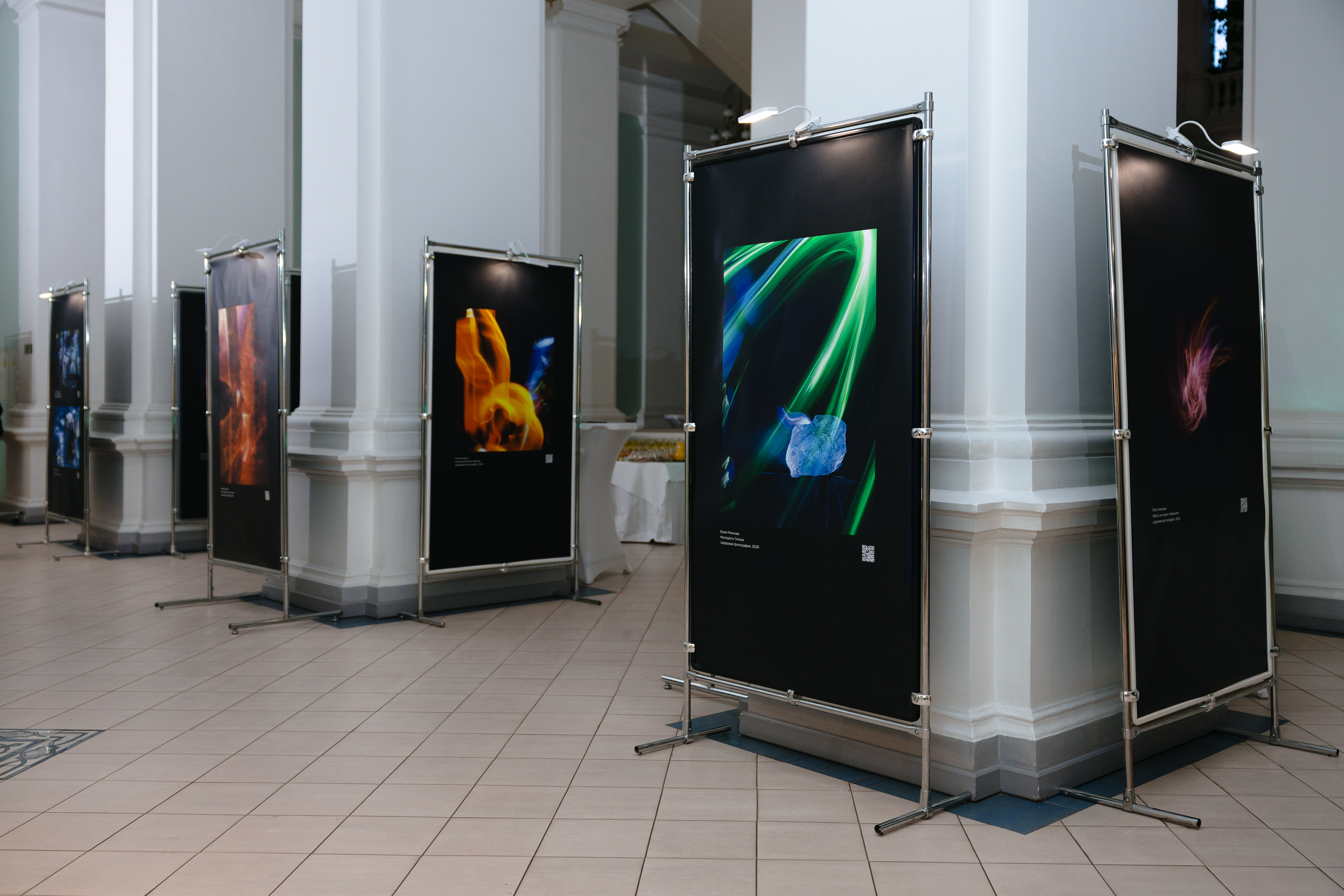 Увидеть Землю изнутри можно на выставке «Люминоминералогия. Энергия недр»3