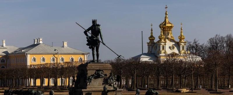 Обложка:  «Петергоф» готовится к пуску фонтанов