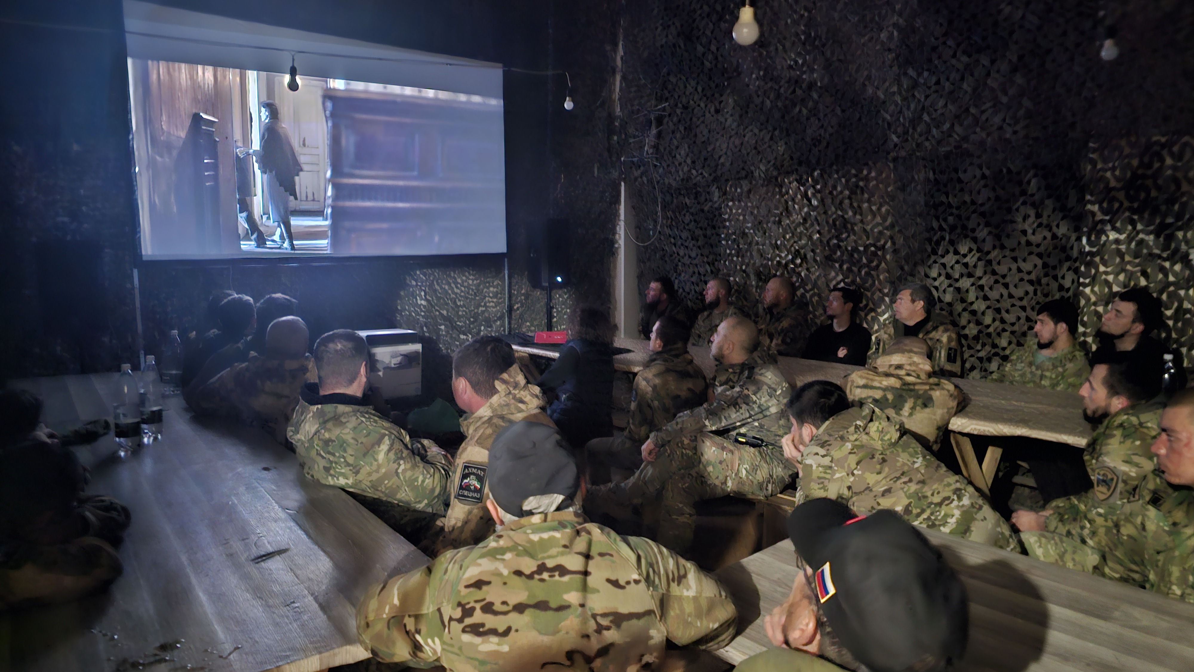 «Ленфильм» возрождает традицию кинопередвижек для бойцов СВО6