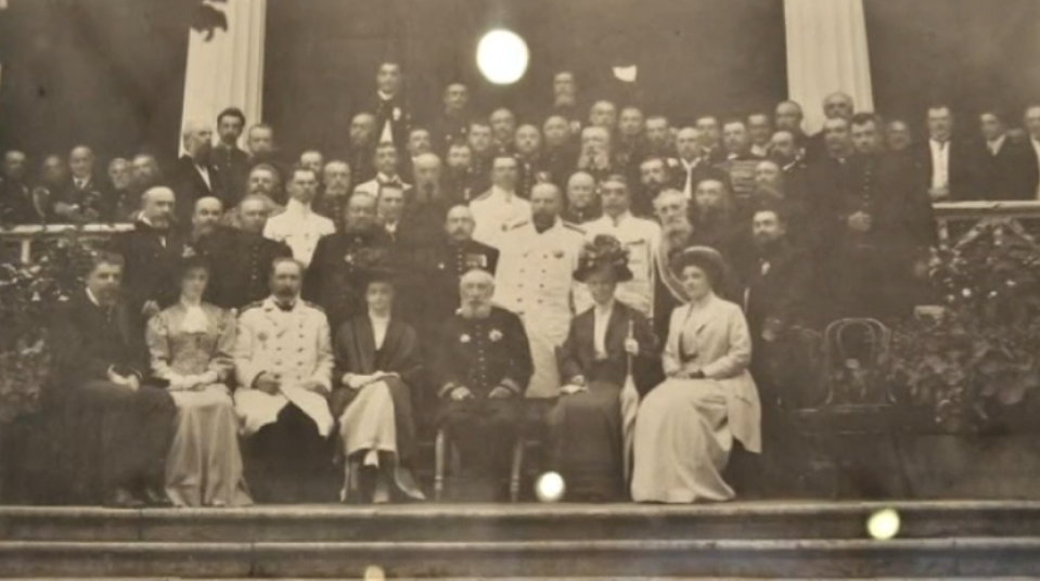 Президентская библиотека знакомит с модой онлайн: от мундира до прозодежды 3