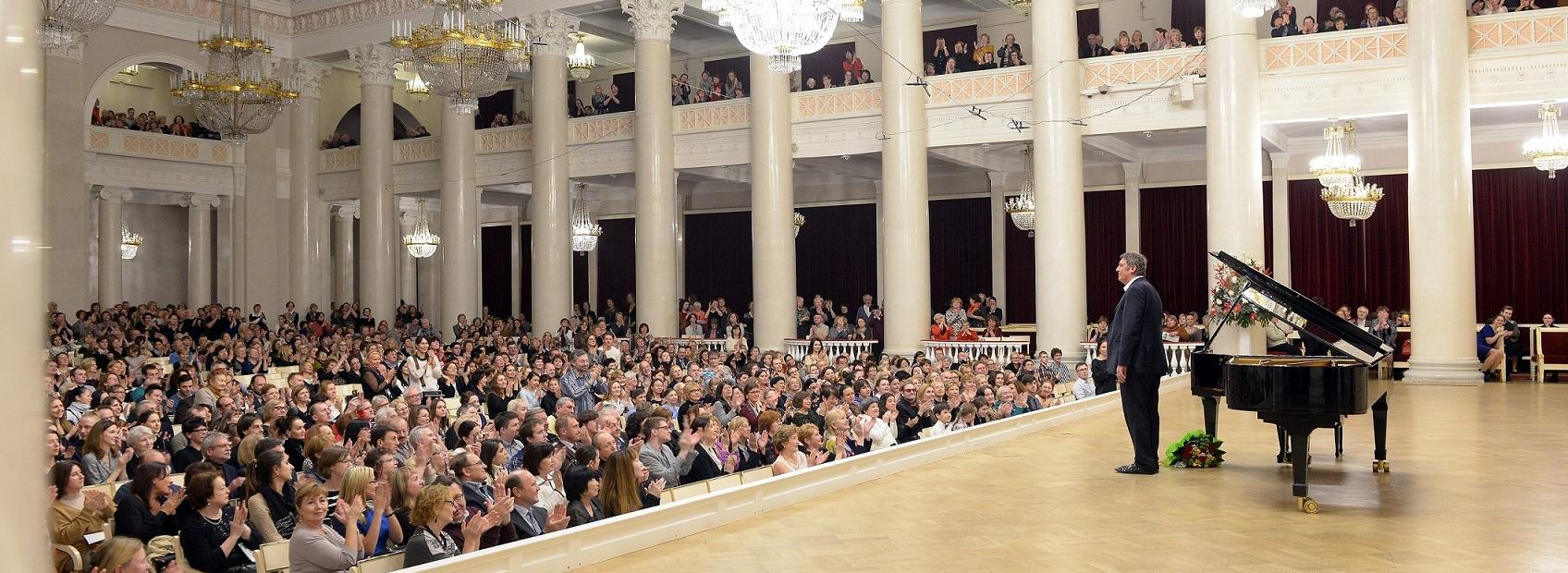 Обложка: Борис Березовский в Большом зале филармонии. Фото: Анна Флегонтова.