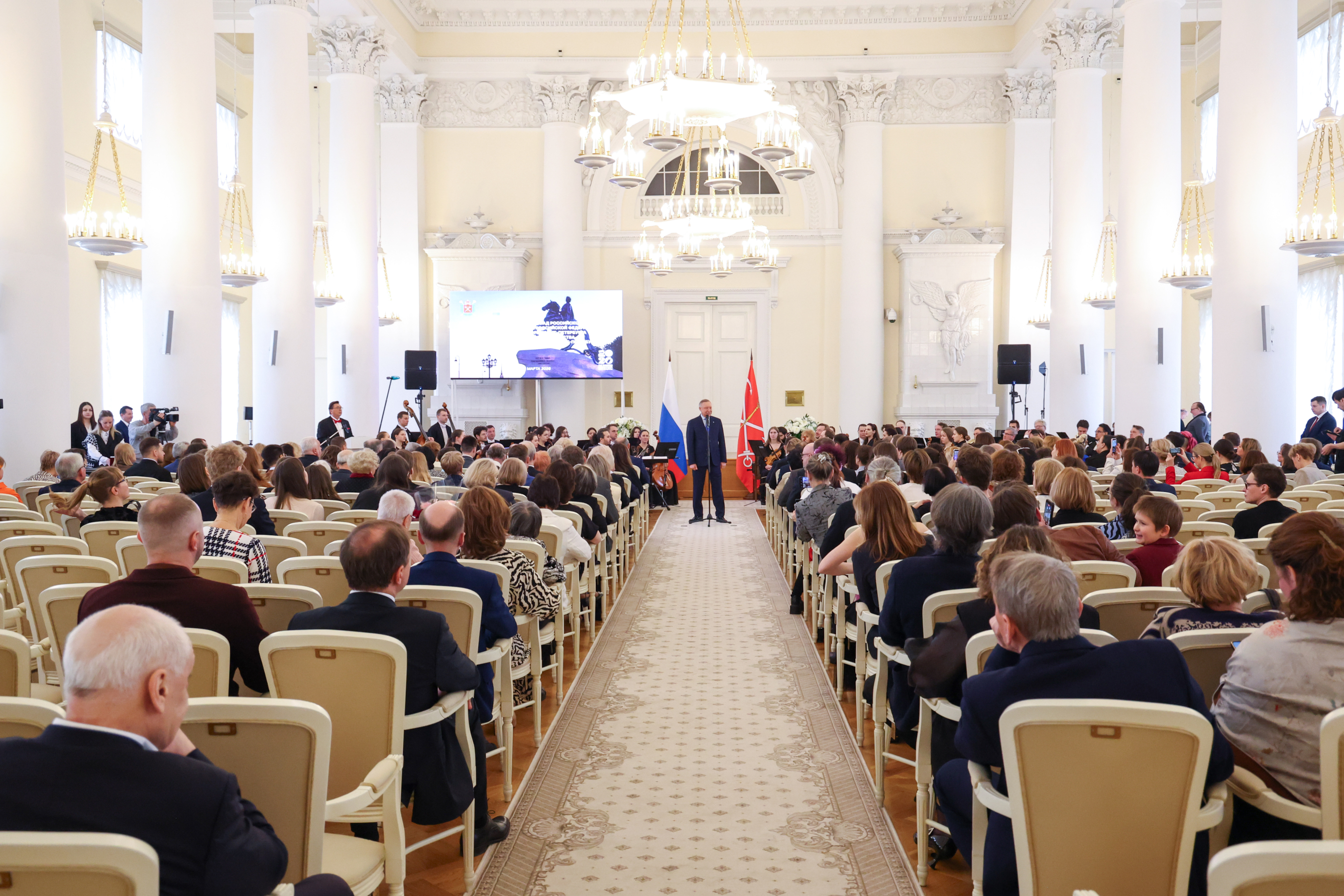 Александр Беглов вручил награды в День работника культуры7