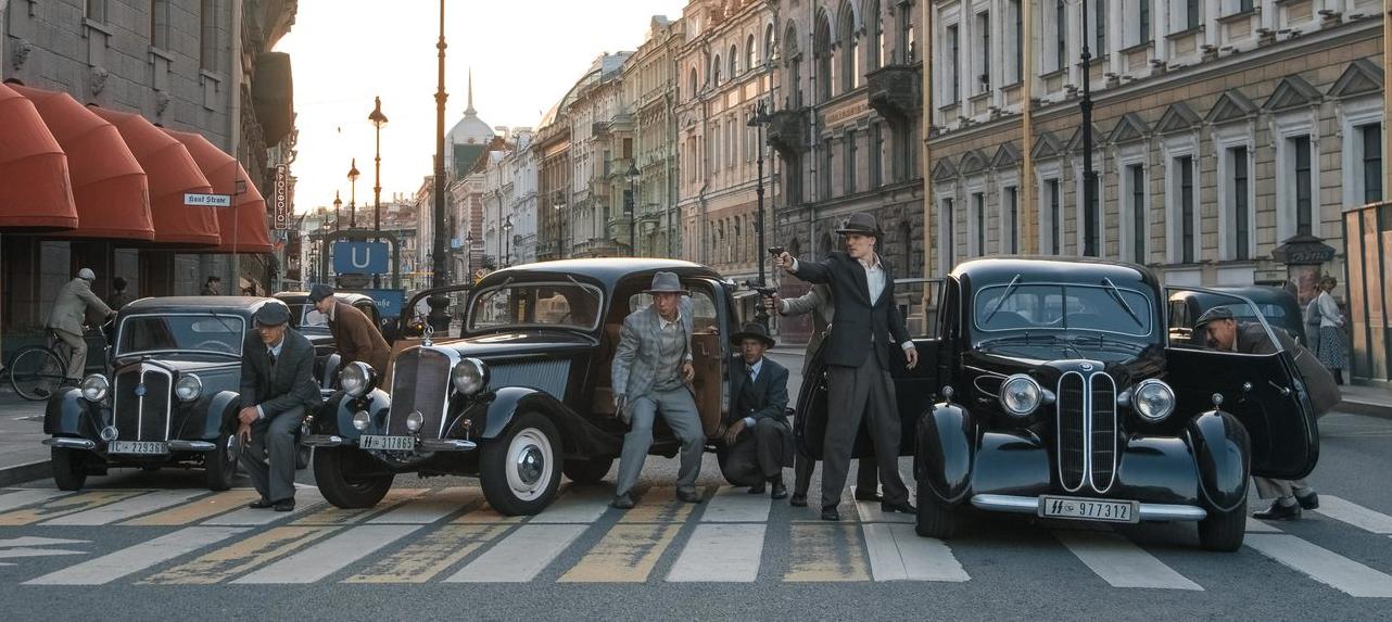 Зачем перекрывали Исаакиевскую площадь - узнаем на Первом канале