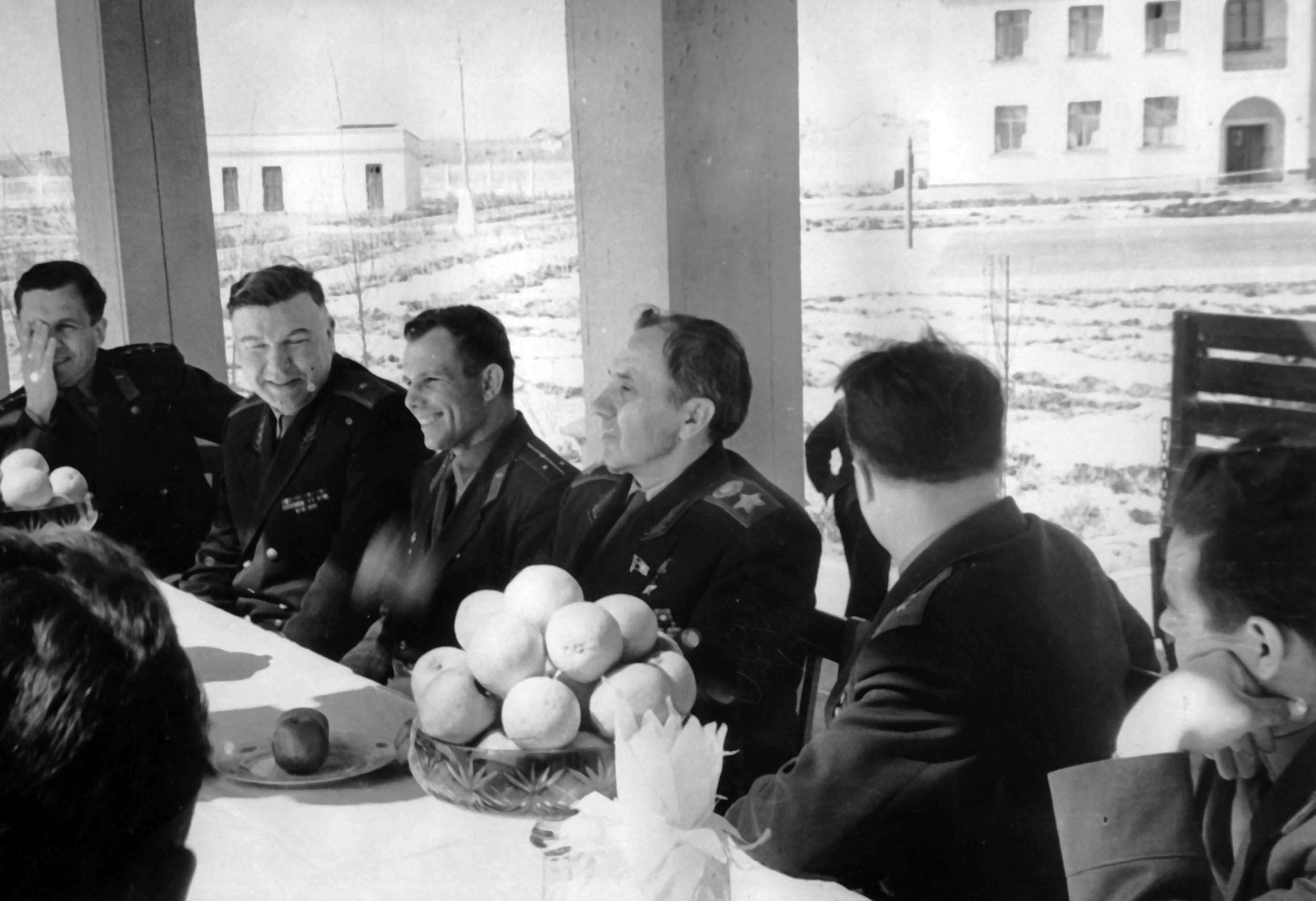 В Музее артиллерии презентуют неофициальные фотоснимки космонавтов и картину Петра Кривоногова 2