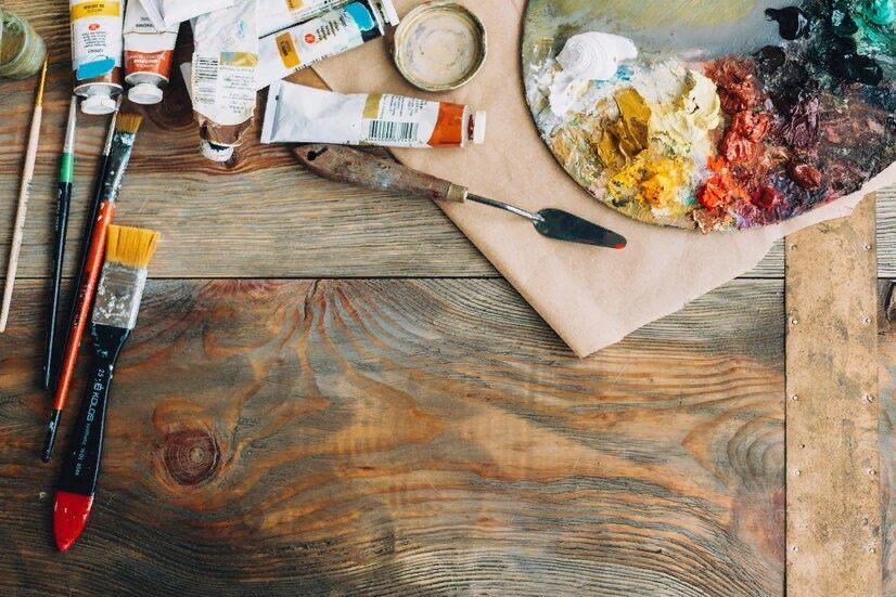 https://ru.freepik.com/premium-photo/painting-concept-with-copyspace_1977186.htm#fromView=search&page=1&position=47&uuid=edb9fda3-aaee-4083-bddb-b388fae9548d