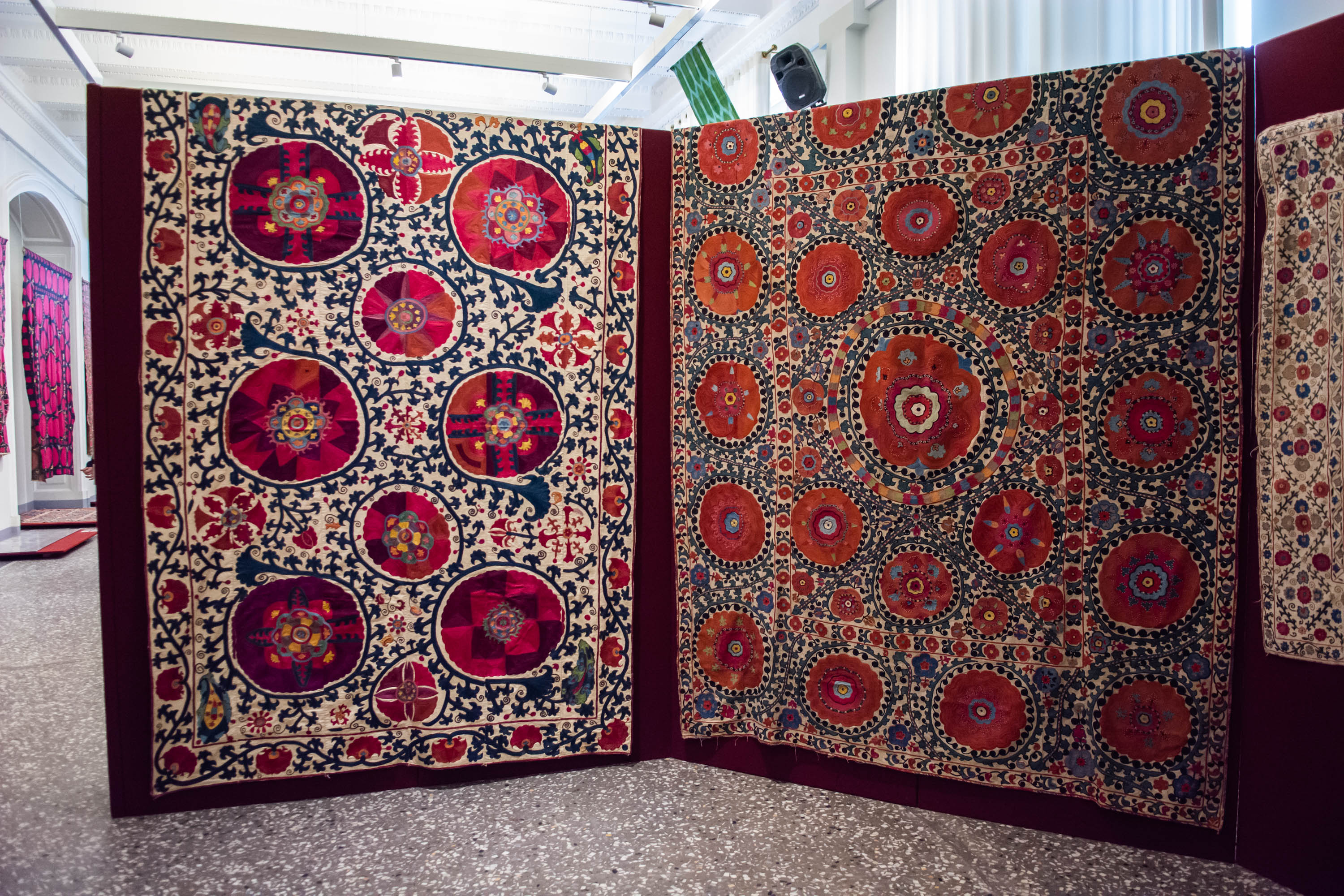 Шелковые нити Узбекистана — традиционные вышивки и ткани13