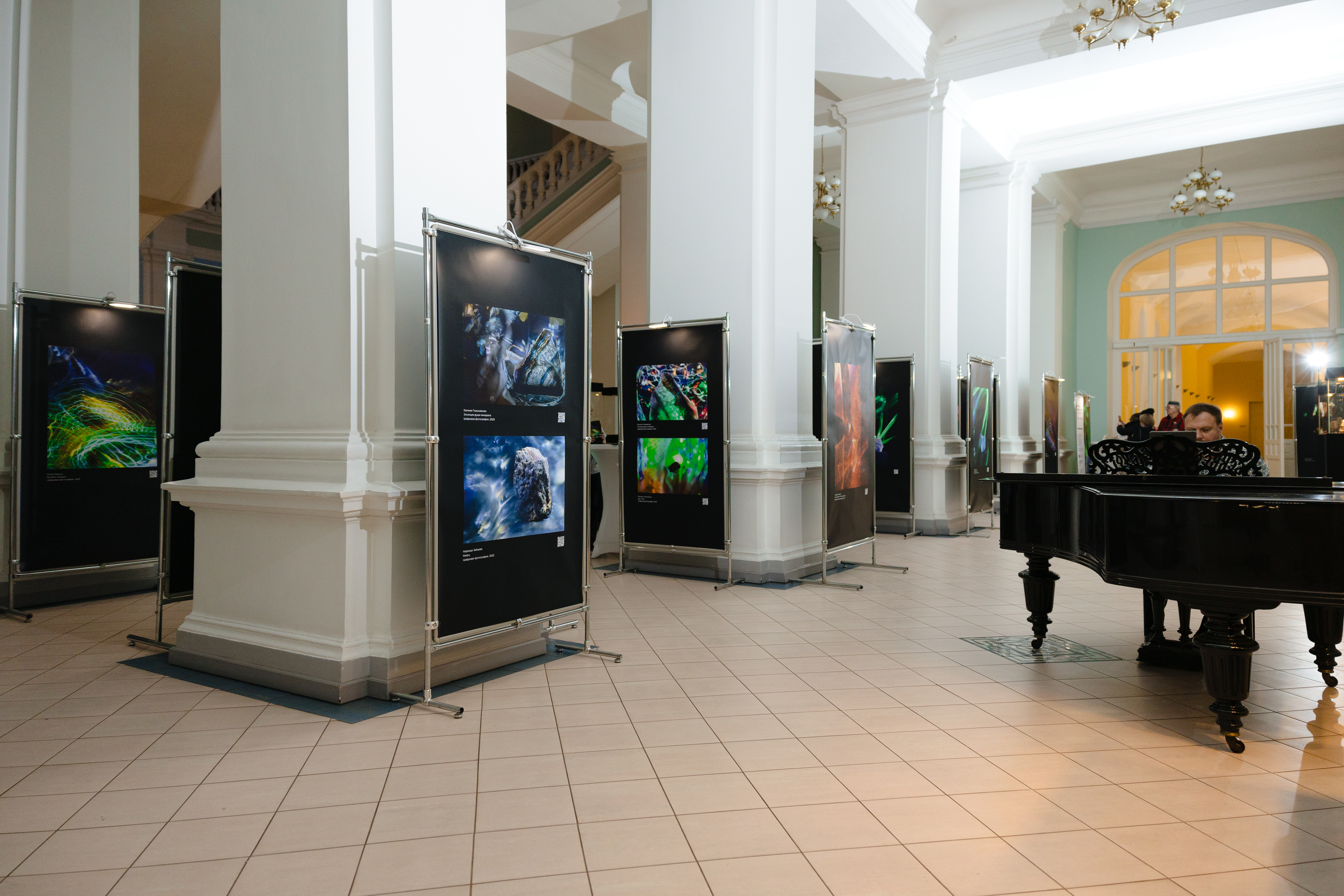 Увидеть Землю изнутри можно на выставке «Люминоминералогия. Энергия недр»3