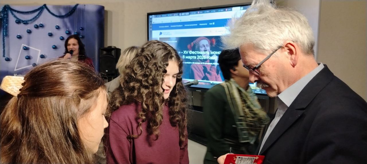 В медиацентре «Культура Петербурга» юных художников поздравили с победой 13