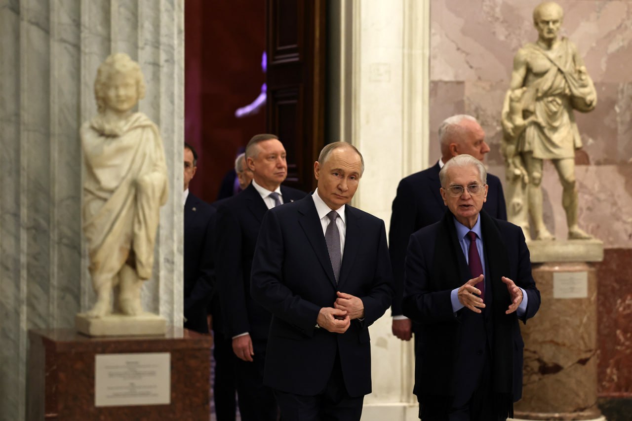 Владимир Путин вручил Михаилу Пиотровскому орден «За заслуги перед Отечеством»1
