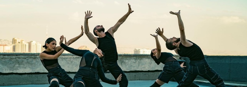 Обложка: «Arevi Mardik/Люди солнца».