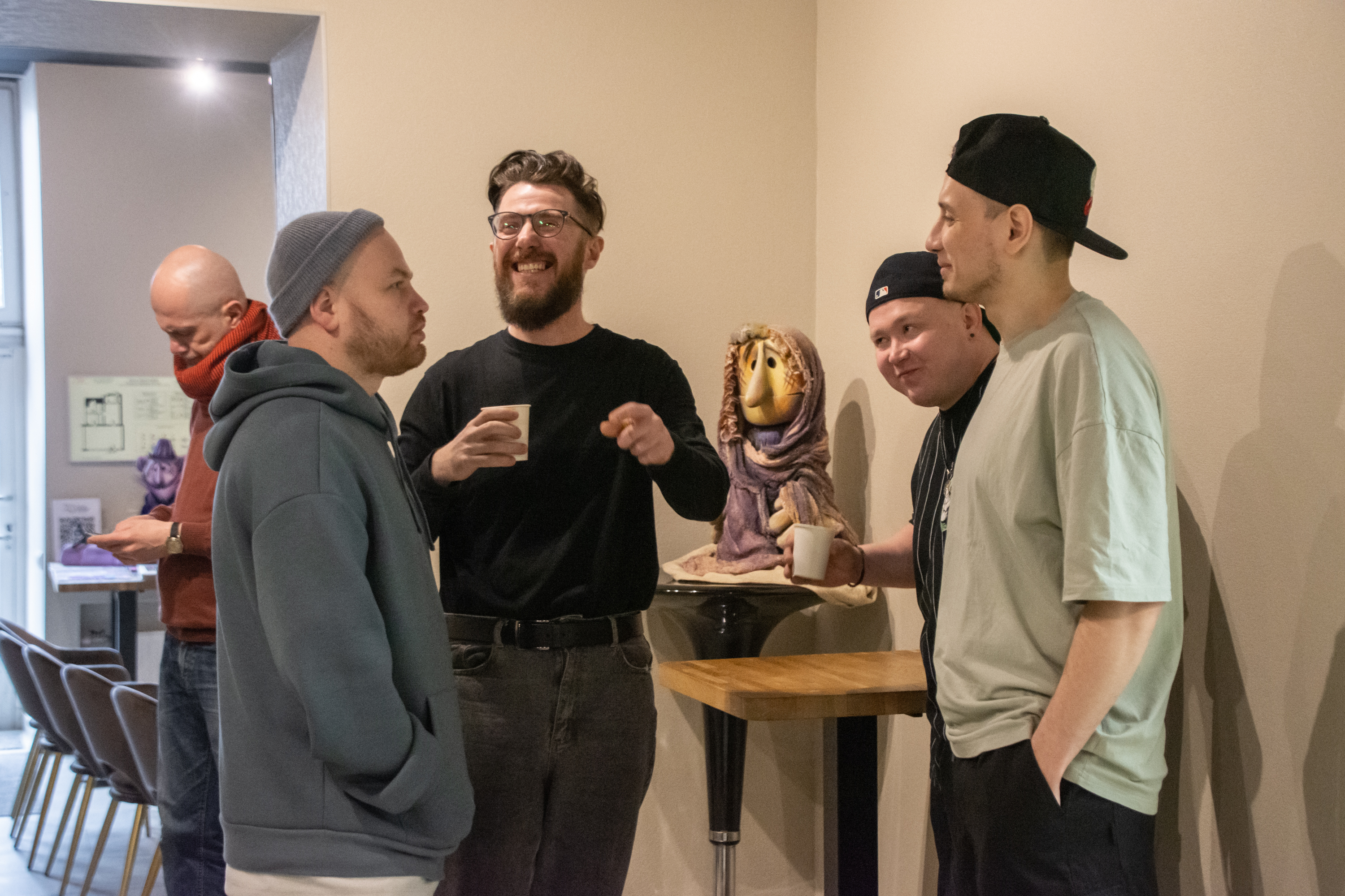 В медиацентре «Культура Петербурга» открылась выставка аэрозольной живописи Алены Логиновой 17