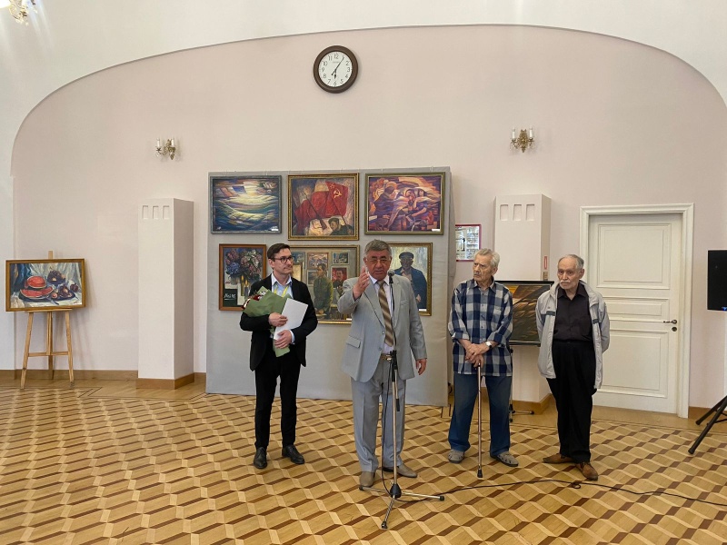 В Екатерининском собрании открылась выставка «Родом из СССР»