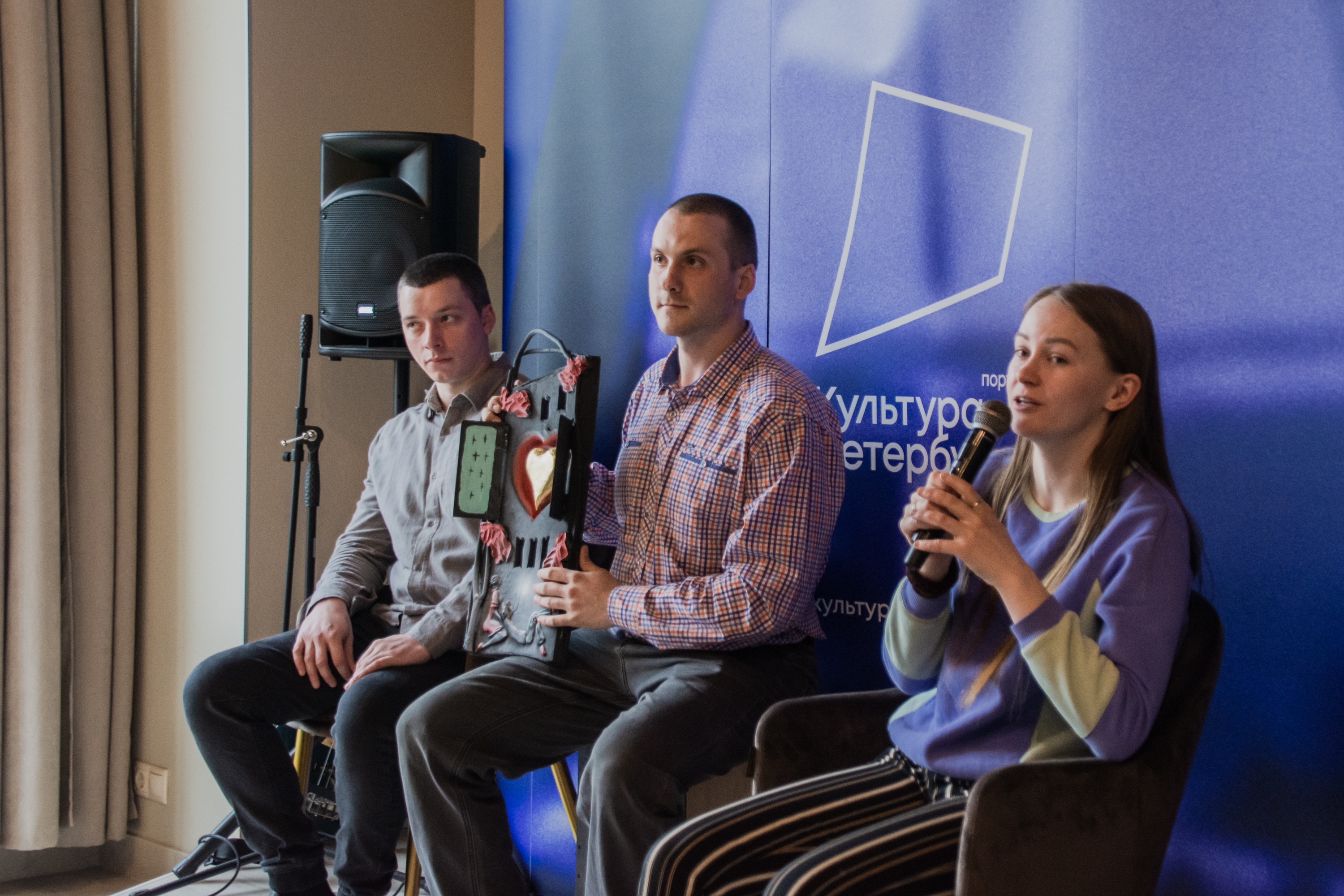 В медиацентре «Культура Петербурга» открылась выставка аэрозольной живописи Алены Логиновой 3