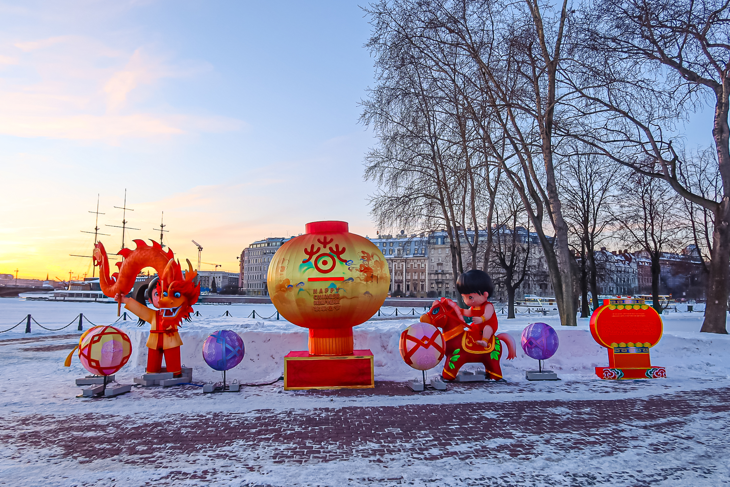 Драконы и фениксы из Цзыгуна поселились на Заячьем острове40