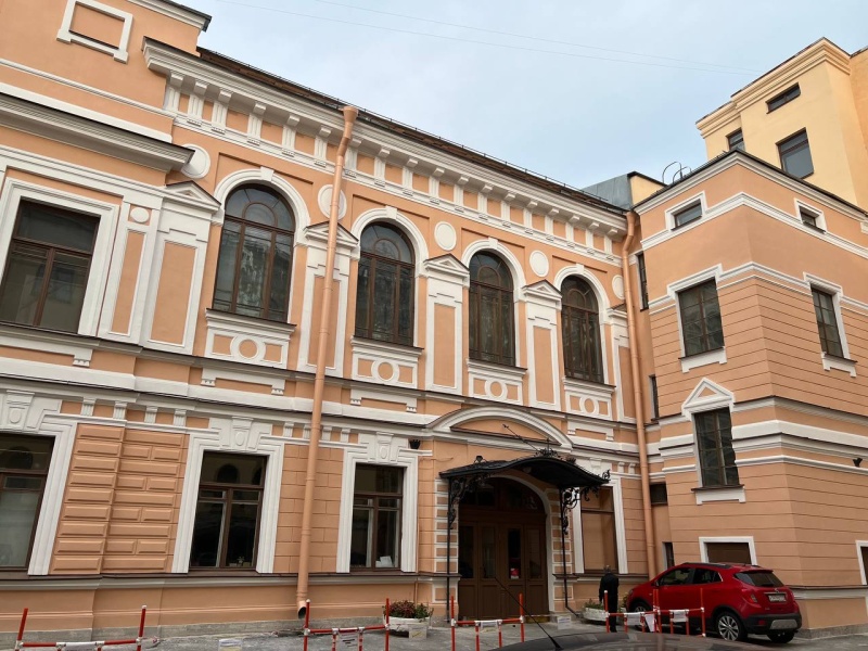 Фасады Театра «Карамболь» преобразились после реставрации