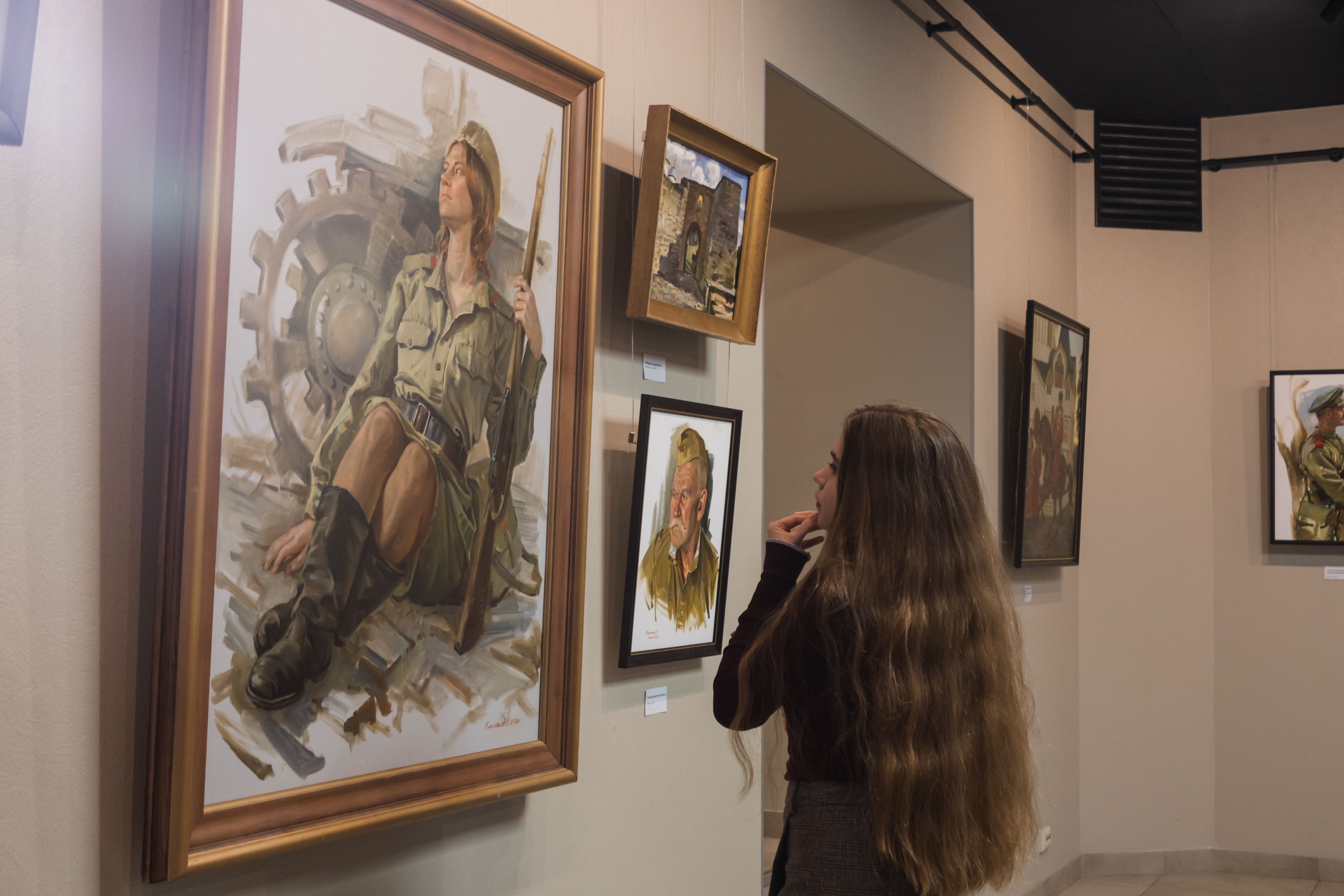В медиацентре «Культура Петербурга» открылась выставка картин о героях разных эпох 16