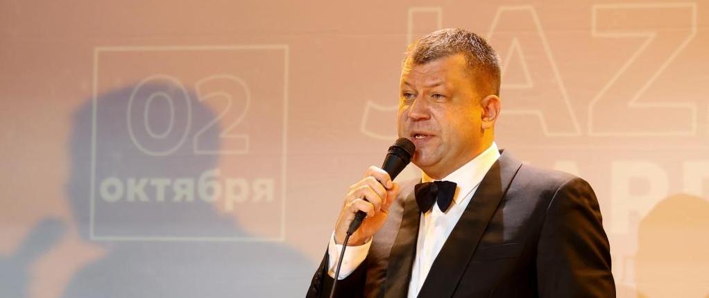 Обложка: Михаил Довженко. 