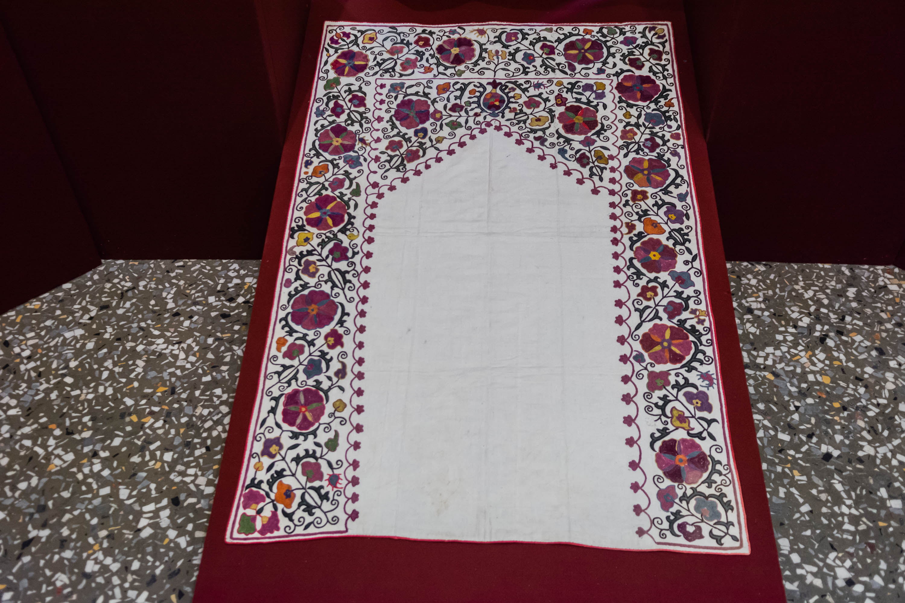 Шелковые нити Узбекистана — традиционные вышивки и ткани9