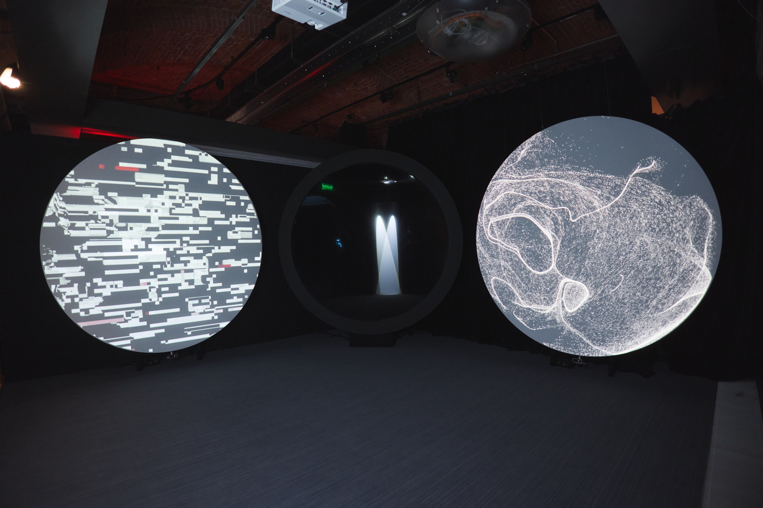 Выставка «Синхронизация» оживляет время в инсталляциях4