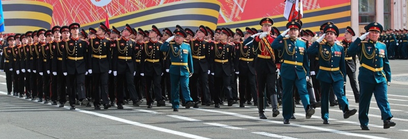 Фото заставки: Военный парад на Дворцовой площади. Источник: gov.spb.ru. Правообладатель: gov.spb.ru.