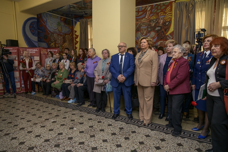 В Санкт-Петербурге открыли памятную доску детям, эвакуированным из блокадного Ленинграда