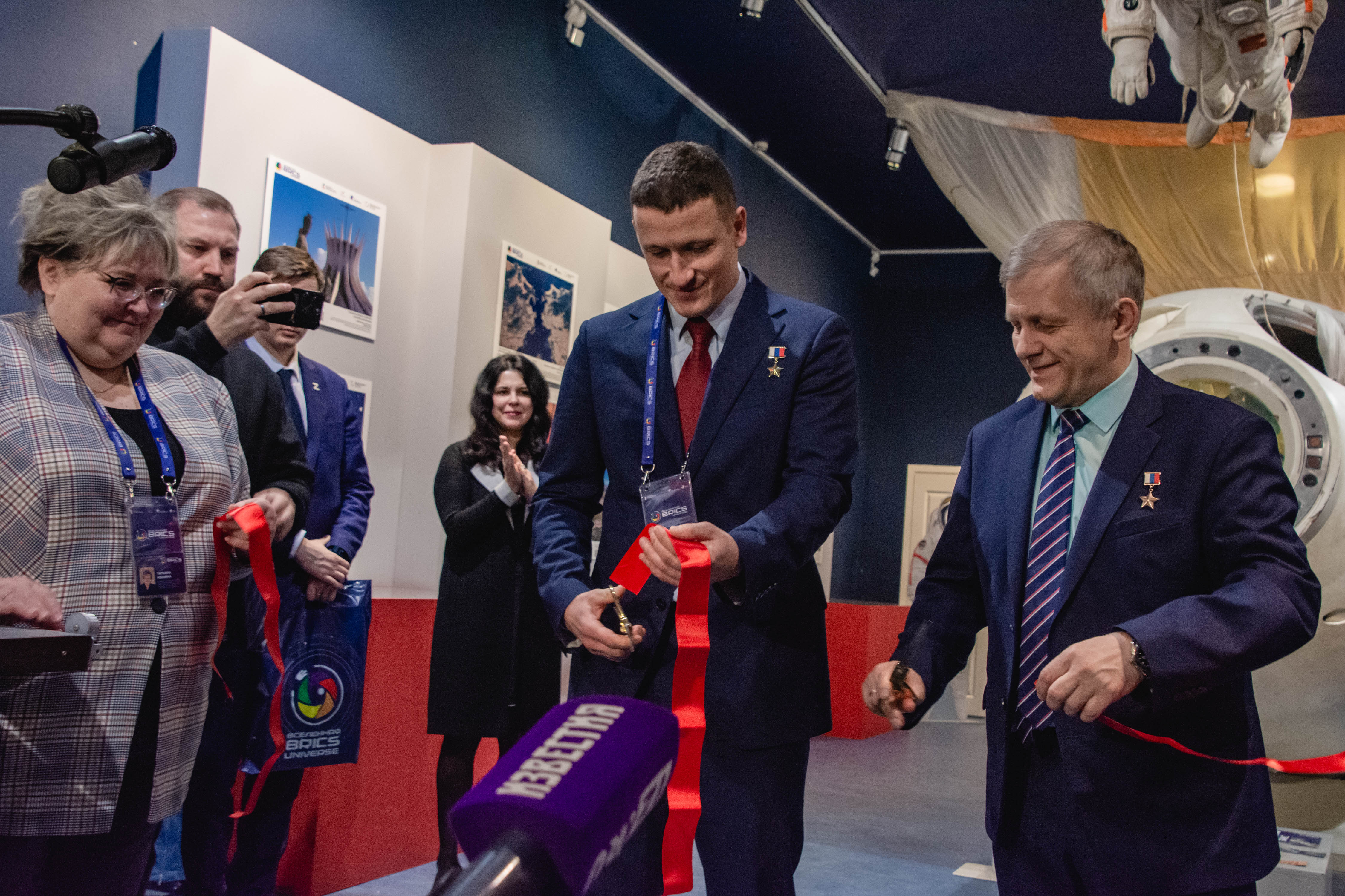 В Петропавловке открылась выставка «Вселенная BRICS»15