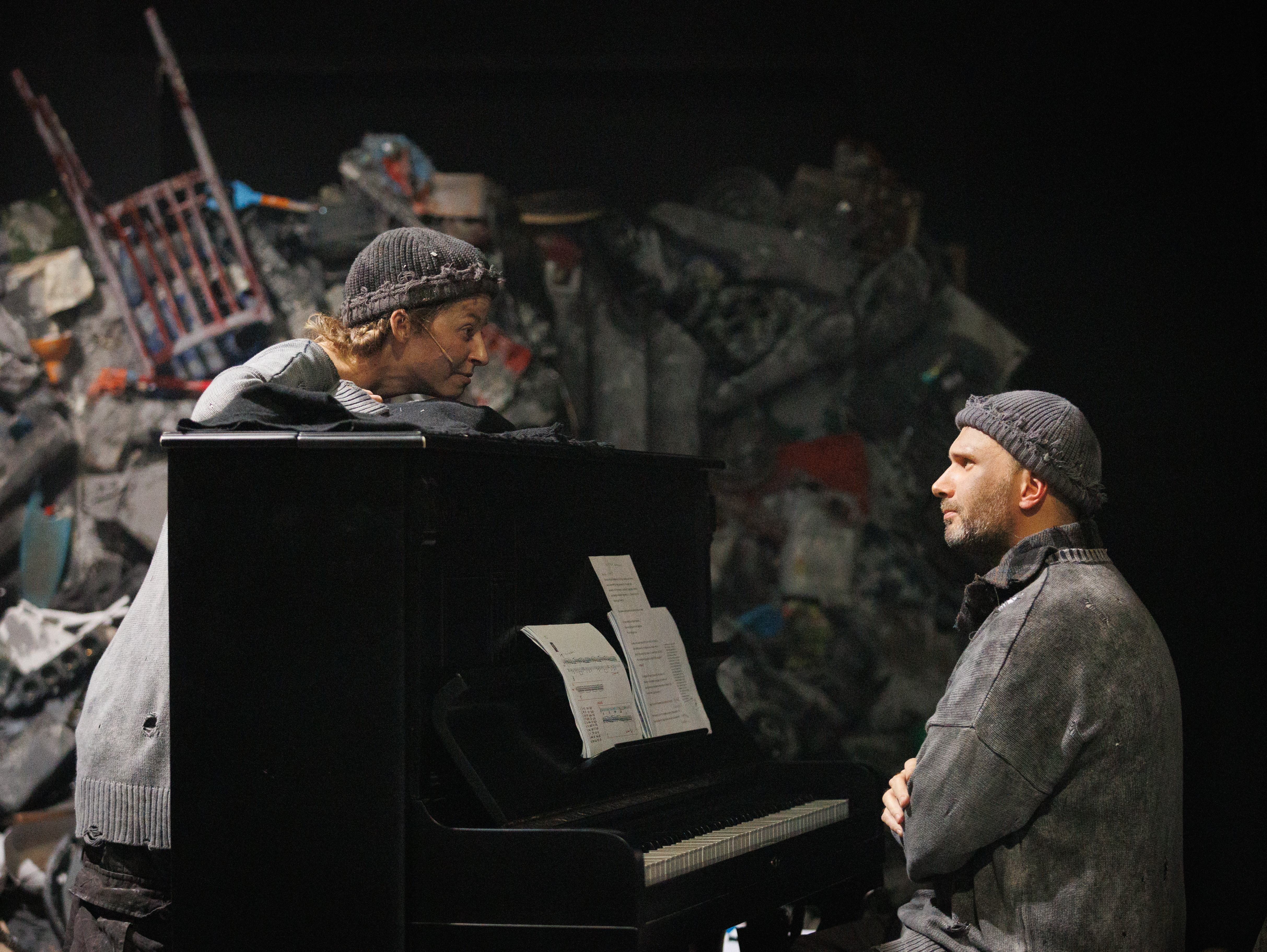 «Человеческий голос» поведает об одиночестве на сцене БДТ 3