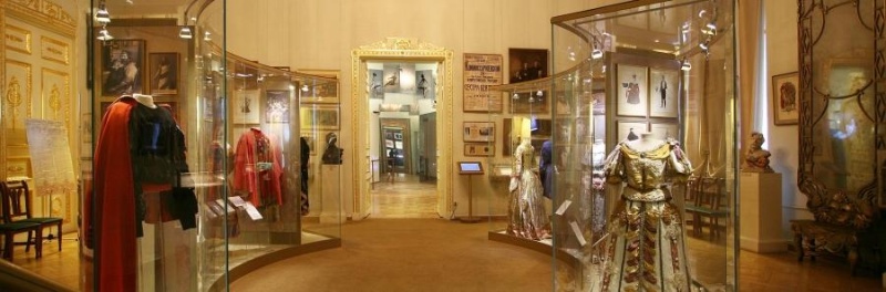 Обложка: Театральный музей приглашает на фестиваль «Весь день – театр»