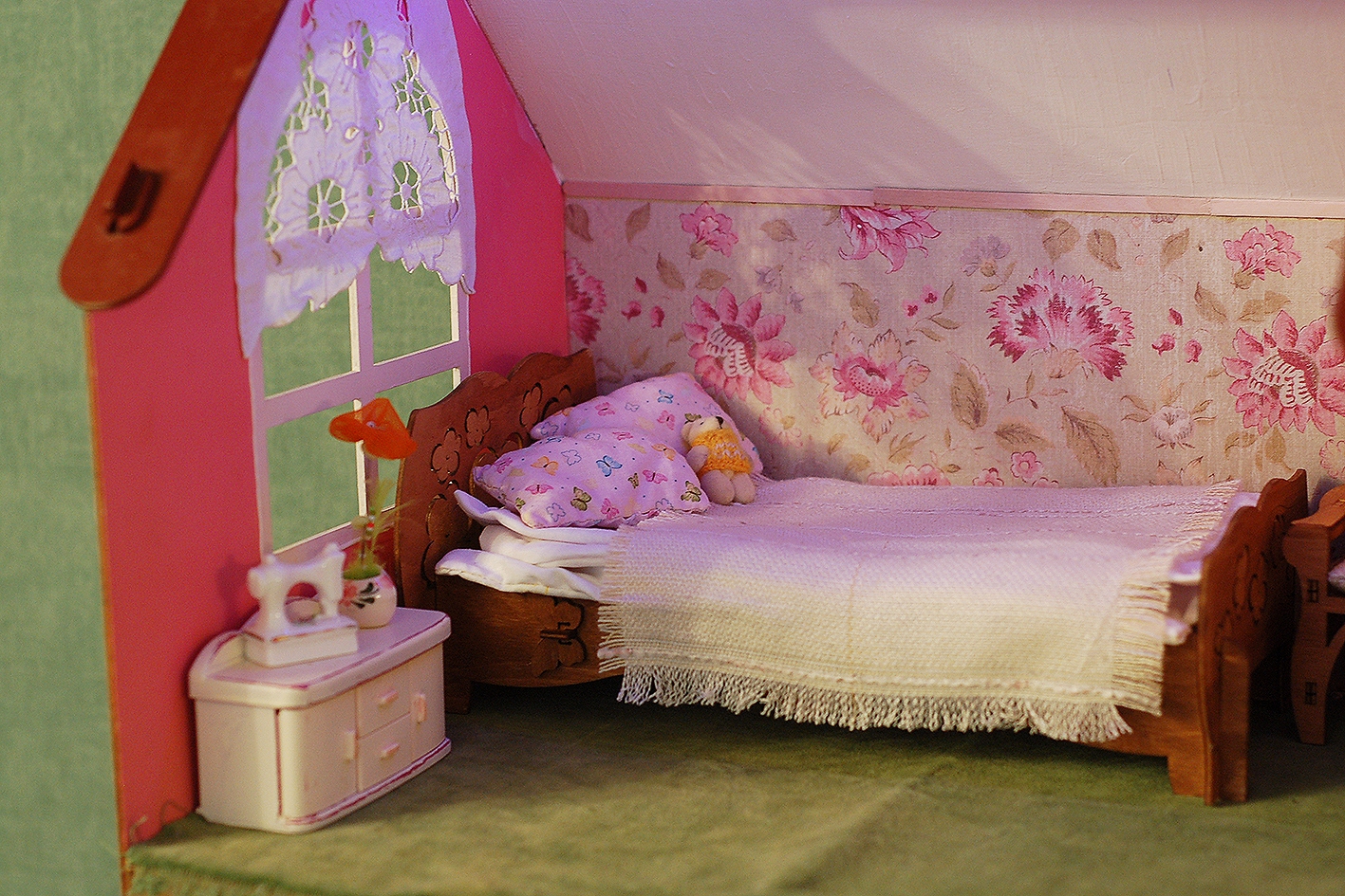 Более 60 мастеров показывают фантазийные миры в миниатюре