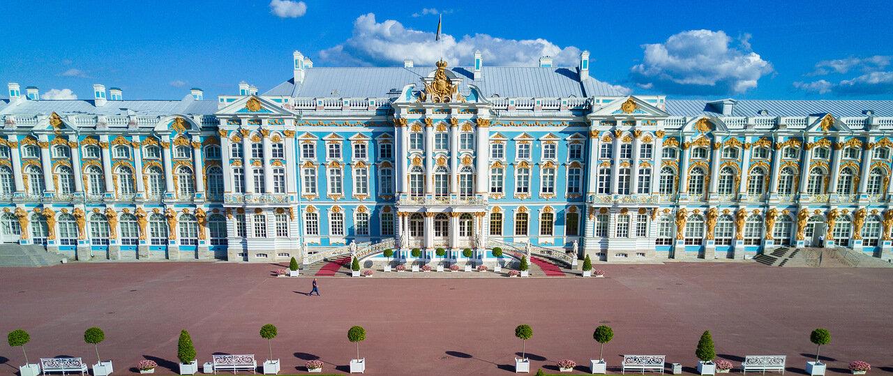 Обложка: 270-летие Екатерининский дворец встретит в лазури и золоте 