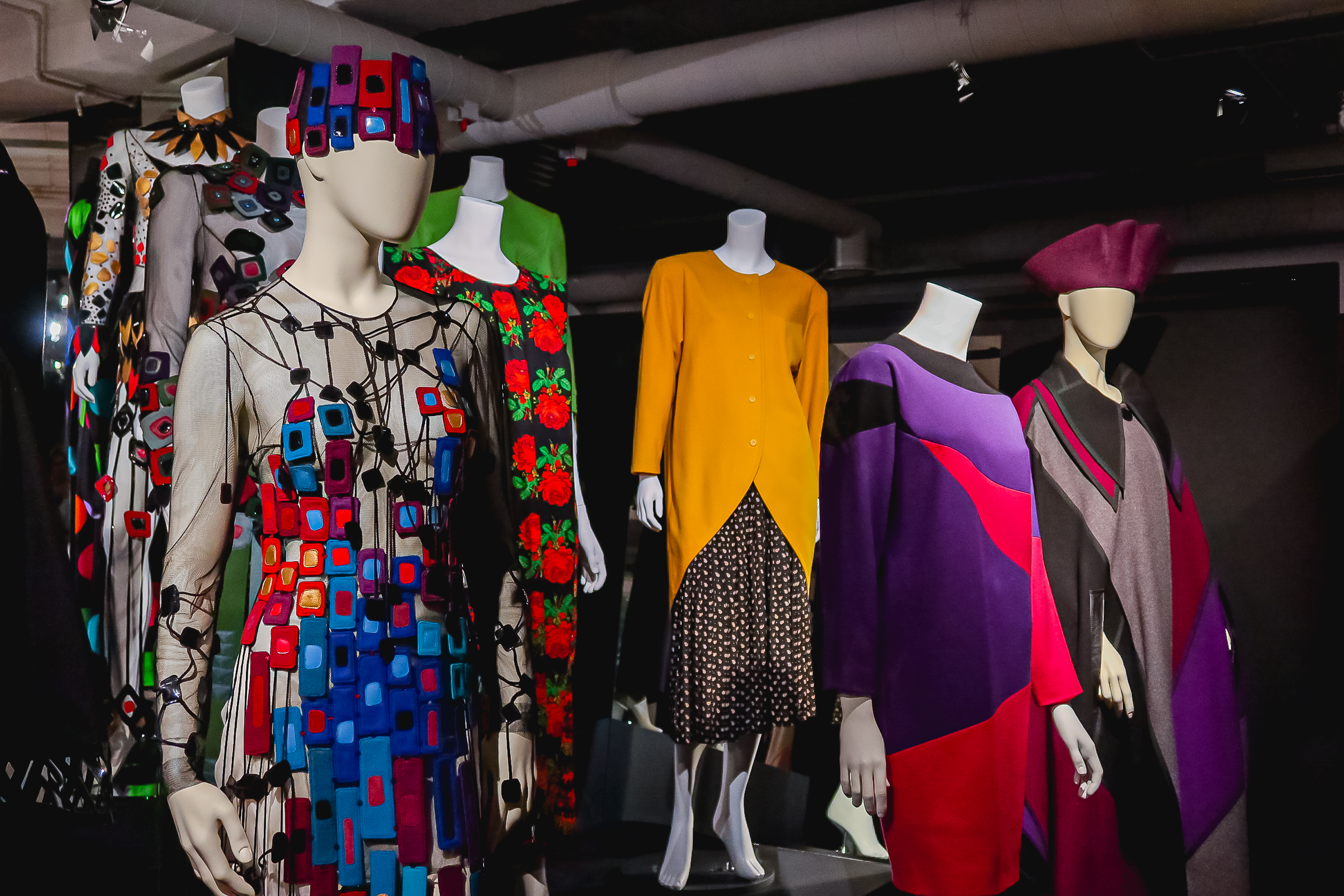 Эрмитаж показывает наследие петербургских модельеров от Меликовой до Бухинника26