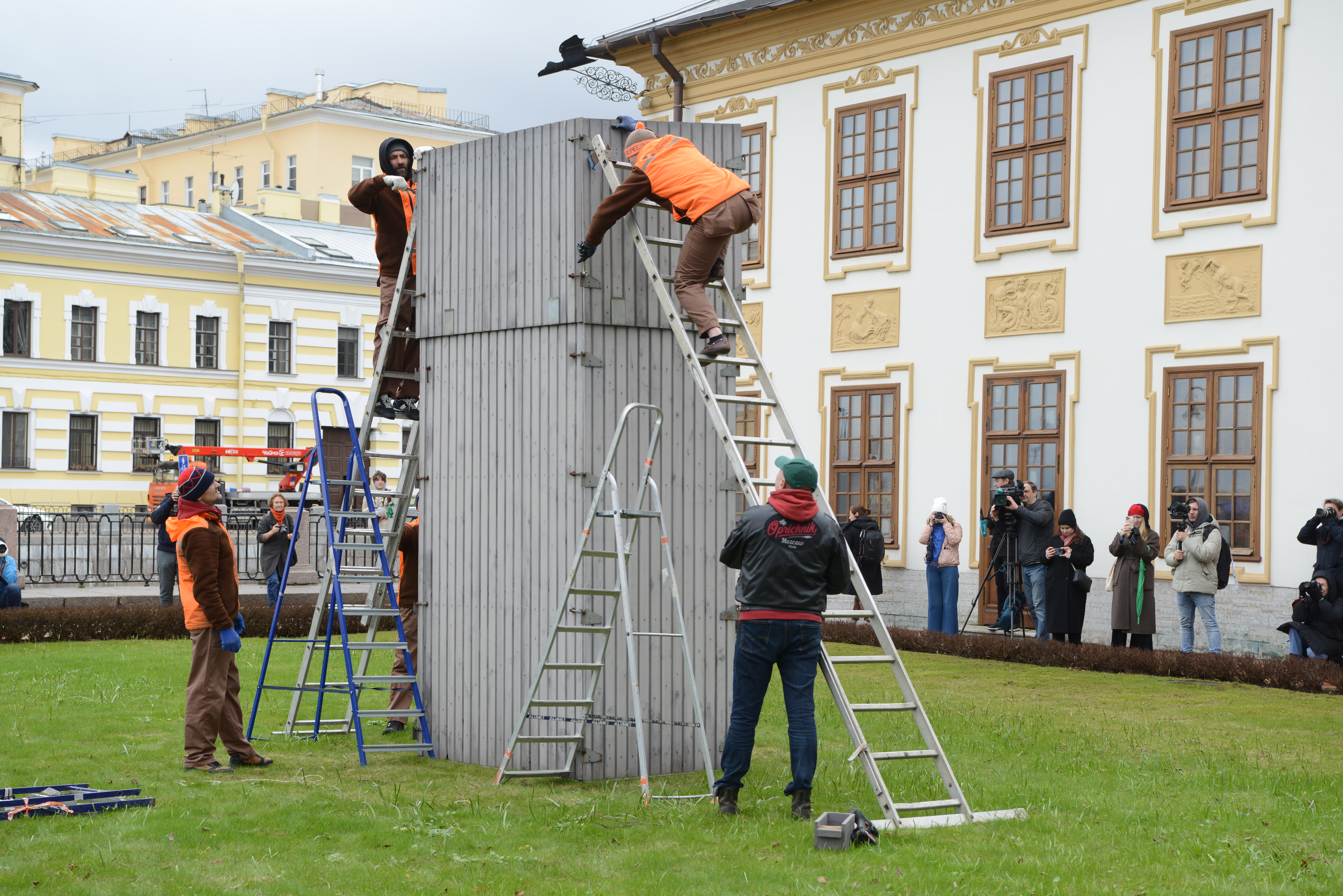 Скульптуры Летнего сада освободят из деревянных футляров16