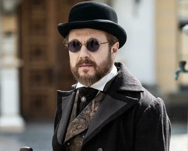 Евгений Стычкин станет рок-звездой медицины в сериале «Боткин»