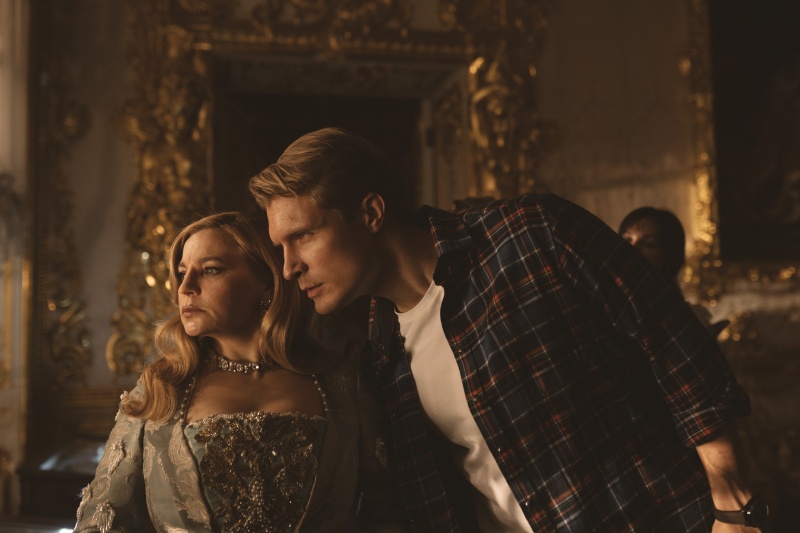 Обложка: Ирина Пегова сыграла шальную императрицу 