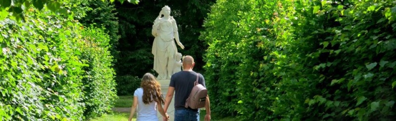 Обложка: Петергоф отмечает 320 лет со дня основания. Обложка: Петергоф отмечает 320 лет со дня основания.