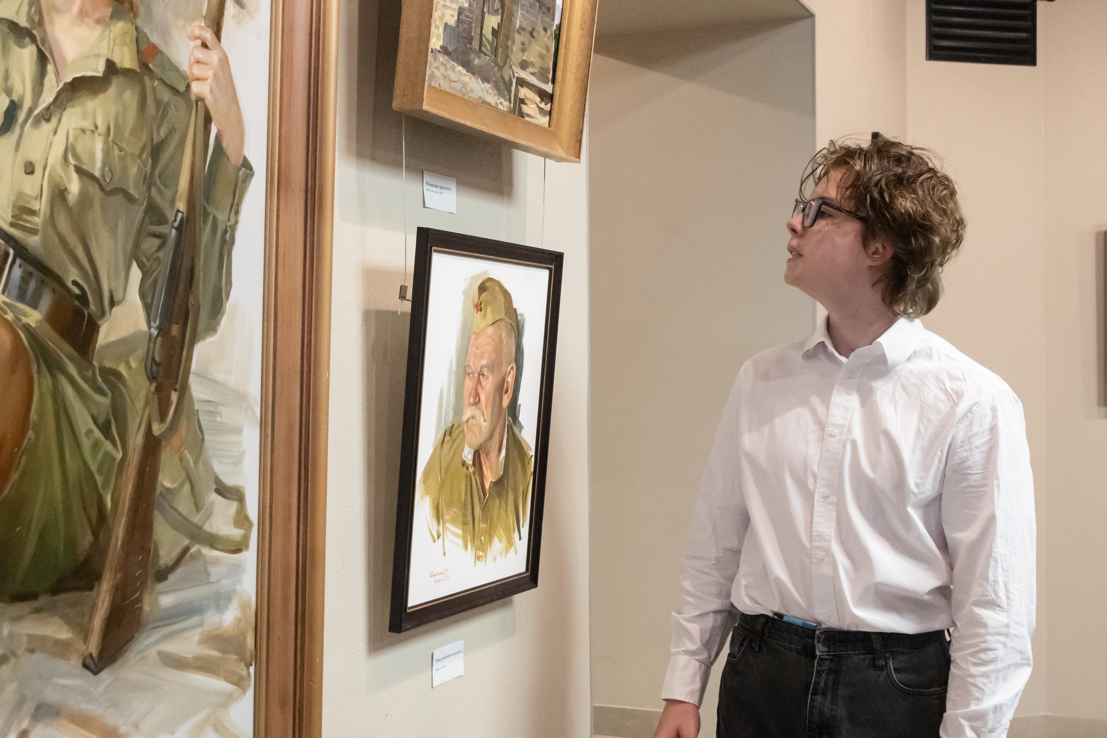 В медиацентре «Культура Петербурга» открылась выставка картин о героях разных эпох 17